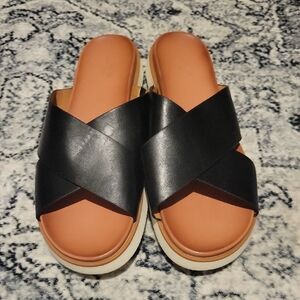 Universal Thread Black and Tan Crossband Sandals